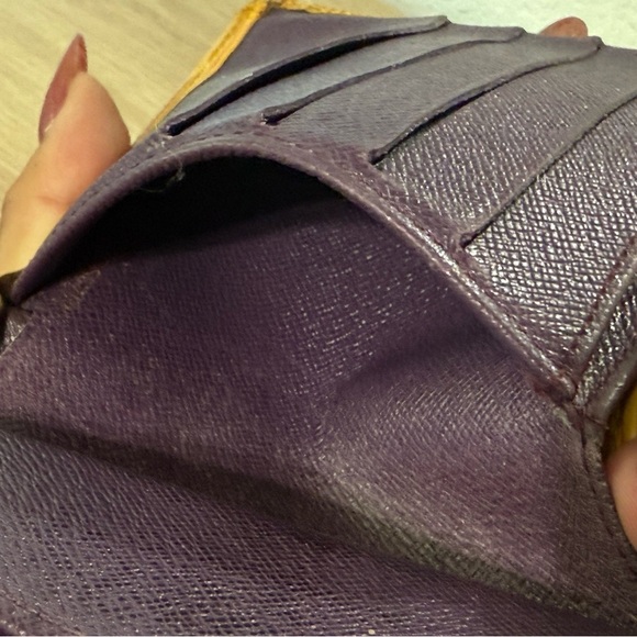 Authentic Vintage Louis Vuitton Epi Leather 1997 Porte-Billets Compact Wallet - Picture 10 of 12